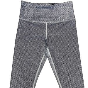 Zyia Women’s Size 2 Black & White Athletic Capri Shorts Comfy Slimming  Pockets